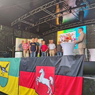 Ehrung des Reparatur-Caf�s Algermissen beim Jahresempfang 2026